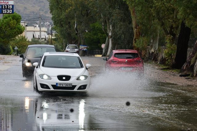 Υπερχείλισαν Πηνειός και Ενιπέας, μήνυμα του 112 – Πώς θα κινηθούν τα φαινόμενα
