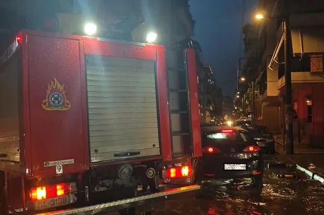 Αθήνα: Xάος στους δρόμους λόγω της βροχής – Φούσκωσε ο Ιλισός