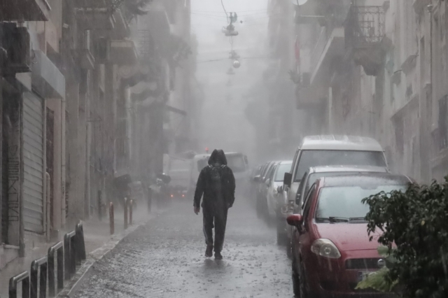 Επί ποδός για την κακοκαιρία – Σε κόκκινο συναγερμό η Αττική και ακόμα 8 περιφέρειες