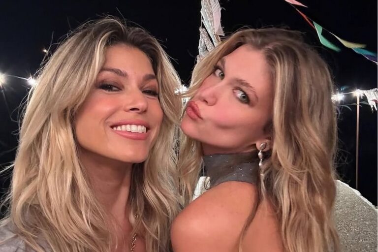 Βάσια Κωσταρά- Κλέλια Ανδριολάτου: Χορεύουν σε πάρτι με σκισμένα καλσόν. Σίγουρα “A not so silent night”