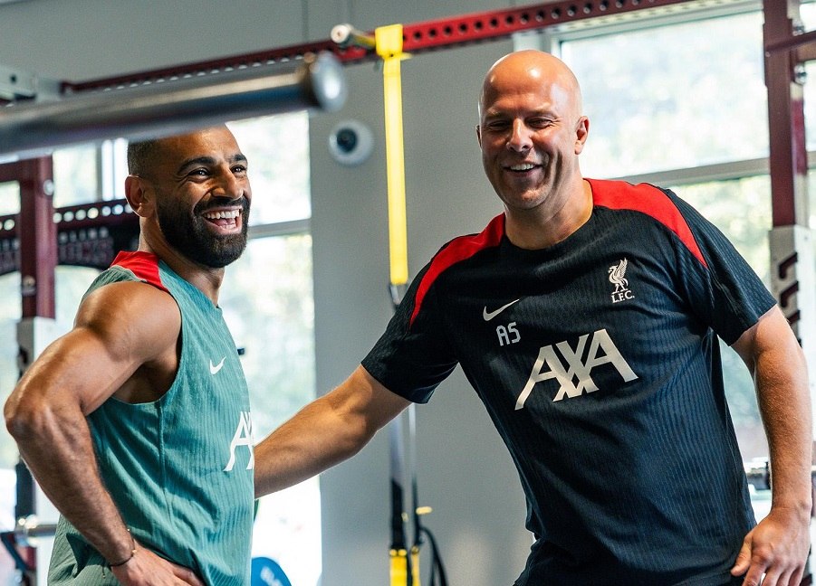 Τα «βρήκαν» Σλοτ και Σαλάχ: Επιστρέφει στο παιχνίδι με τη Μπράιτον ο Αιγύπτιος