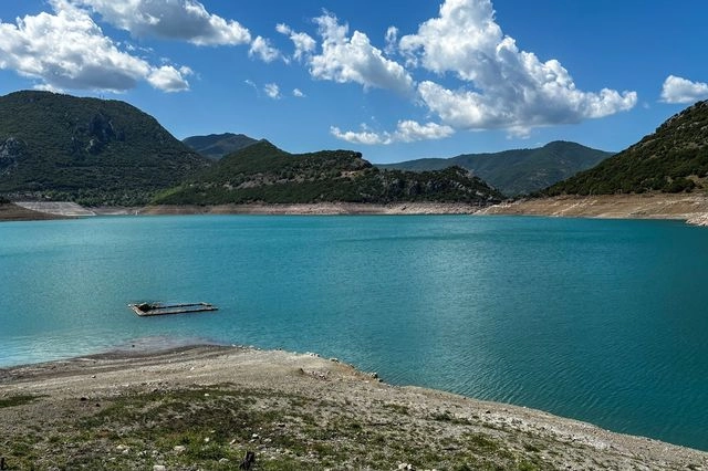 Λειψυδρία: Μειώνονται δραματικά τα αποθέματα σε Μόρνο και Υλίκη