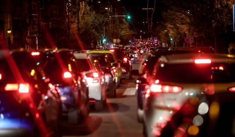 Κάμερα στη Μαραθώνος και Φλέμινγκ: Το λιμάνι «βράζει», η Ραφήνα ασφυκτιά – H Πολιτεία απλώς… θα παρακολουθεί