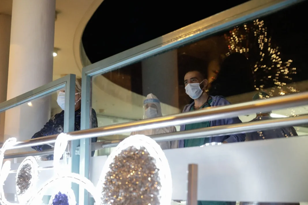 “ΘΑ ΑΛΛΑΞΩ ΧΡΟΝΙΑ ΜΟΝΗ ΜΟΥ ΣΤΟ ΑΜΑΞΙ”: ΑΥΤΟΙ ΠΟΥ ΔΟΥΛΕΥΟΥΝ ΟΤΑΝ ΕΜΕΙΣ ΔΙΑΣΚΕΔΑΖΟΥΜΕ