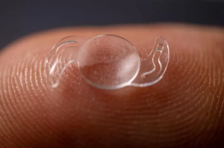 ΕΡΧΕΤΑΙ ΣΤΗΝ ΕΛΛΑΔΑ ΚΟΛΛΥΡΙΟ ΓΙΑ ΤΗΝ ΠΡΕΣΒΥΩΠΙΑ