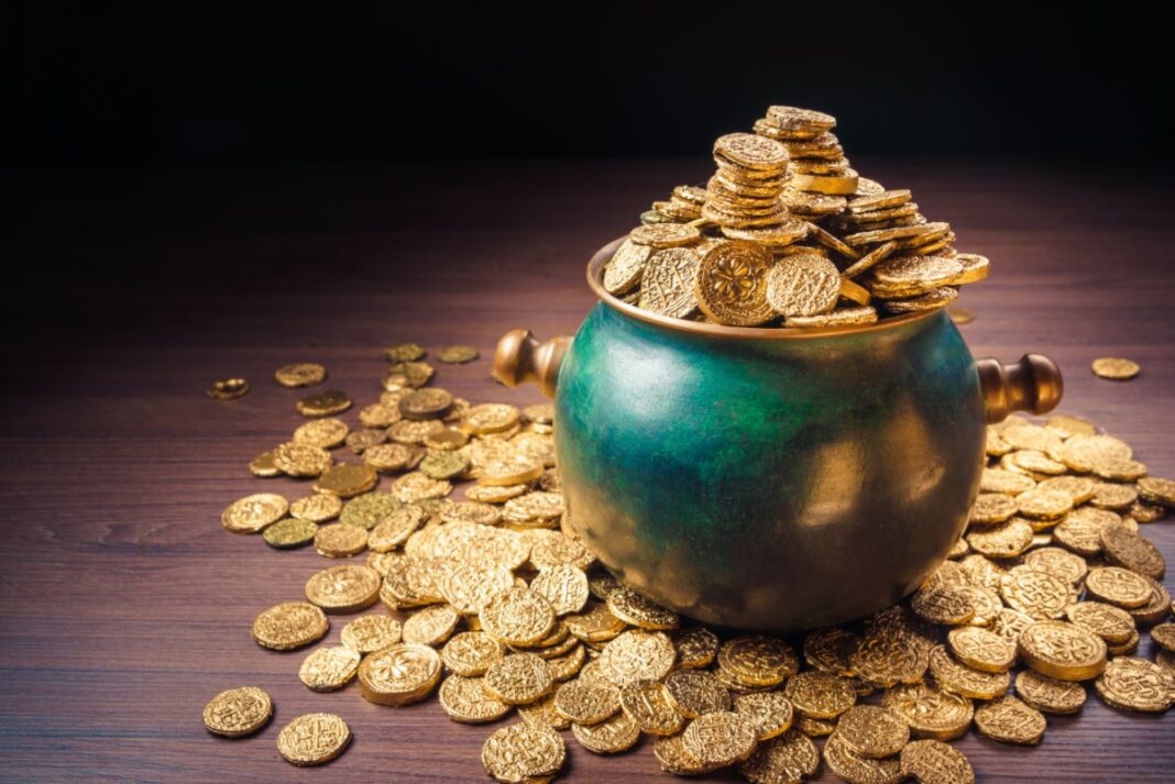 Ξεπερνούν τα 5 δισ. οι λίρες που βρίσκονται σε στρώματα και συρτάρια