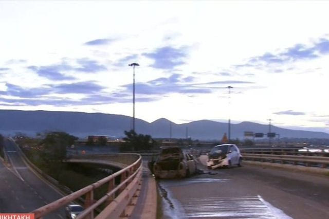 Φάληρο: Οδηγός μπήκε στο αντίθετο ρεύμα και προκάλεσε τροχαίο – Κάηκε ολοσχερώς το ΙΧ του