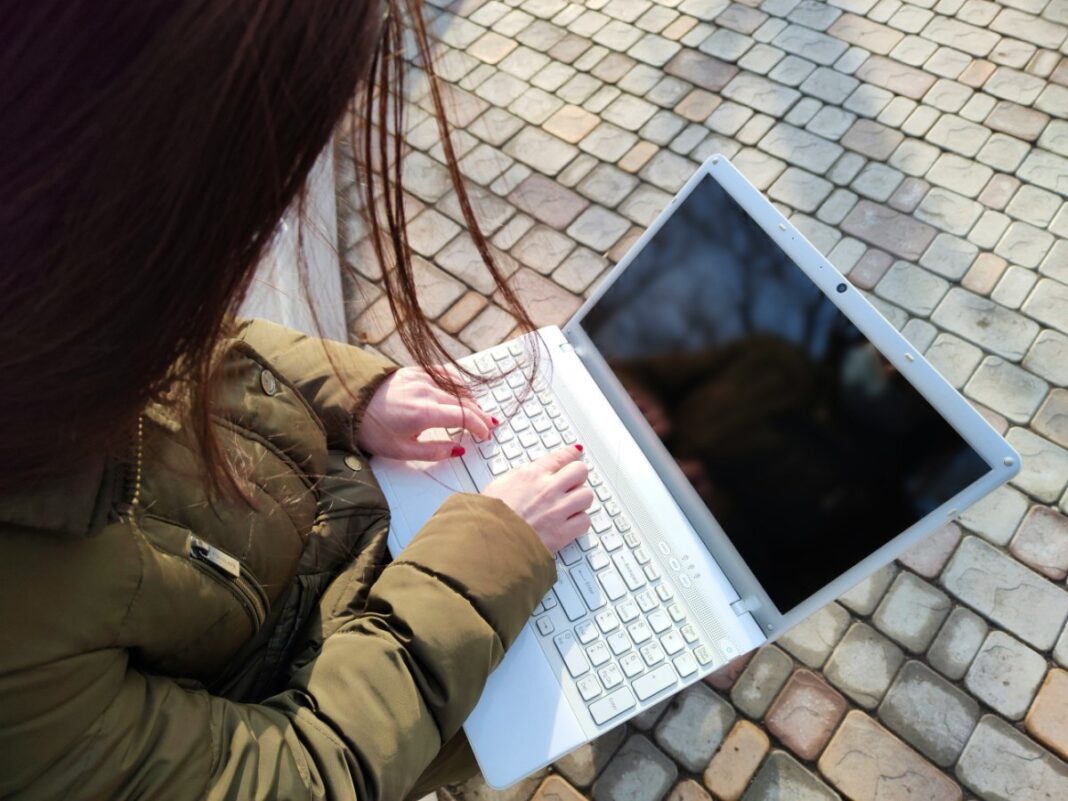 Κρήτη: Μαρτύριο για 15χρονη – 28χρονος δημοσίευσε στο Διαδίκτυο γυμνές φωτογραφίες