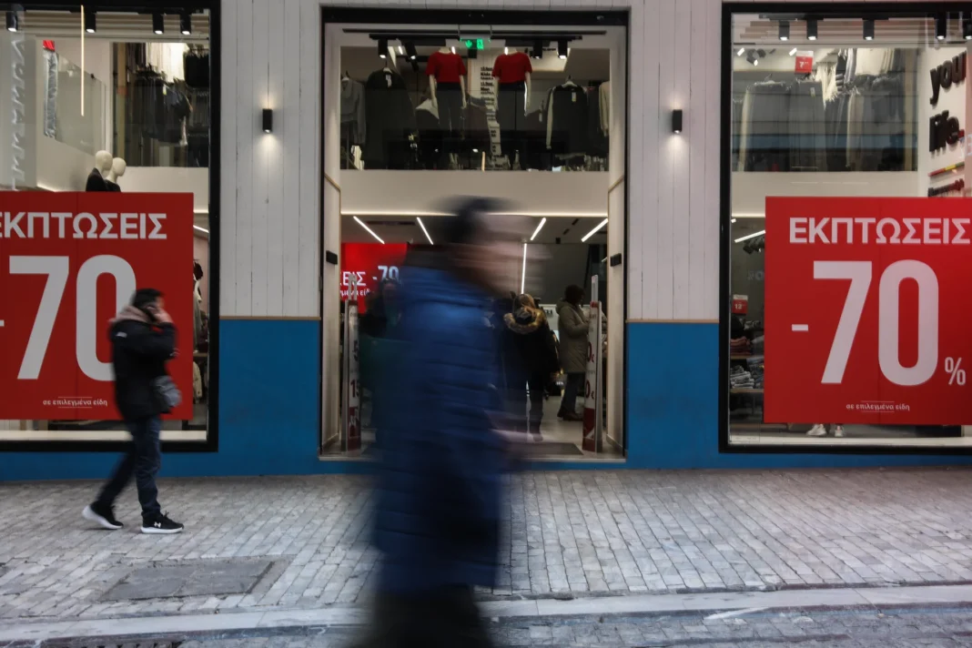 Χειμερινές εκπτώσεις: Ανοιχτά τα καταστήματα την Κυριακή 25 Ιανουαρίου – Τι ώρα κλείνουν