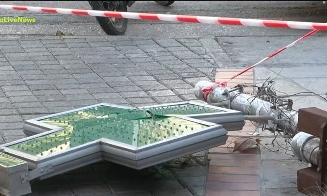 Κυψέλη: «Γύριζε από το σχολείο και έπεσε πάνω της ο σταυρός του φαρμακείου» – Στο ΚΑΤ με σοβαρά τραύματα 16χρονη – rpn