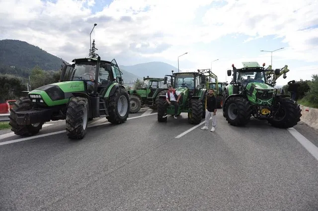 Η προθεσμία των αγροτών στην κυβέρνηση “πριν κοπεί η χώρα στα δύο”