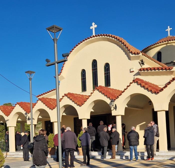 Β.Μπουρνούς: ”’Ησουν ο φάρος της ζωής μας” το τελευταίο αντίο στην μητέρα στην Ανάληψη Ραφήνας – rpn