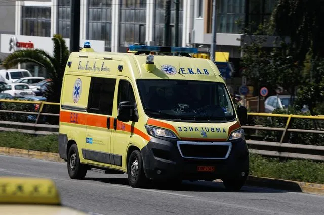 Αττική: Δύο τροχαία με δύο σοβαρά τραυματίες τα ξημερώματα