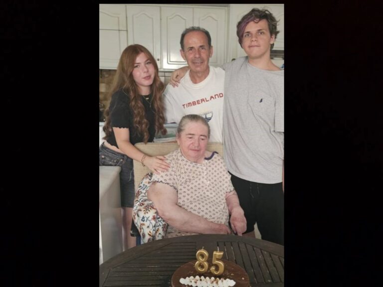 Ο Βαγγέλης Μπουρνούς αποχαιρετά με συγκίνηση την πολυαγαπημένη του μητέρα – rpn