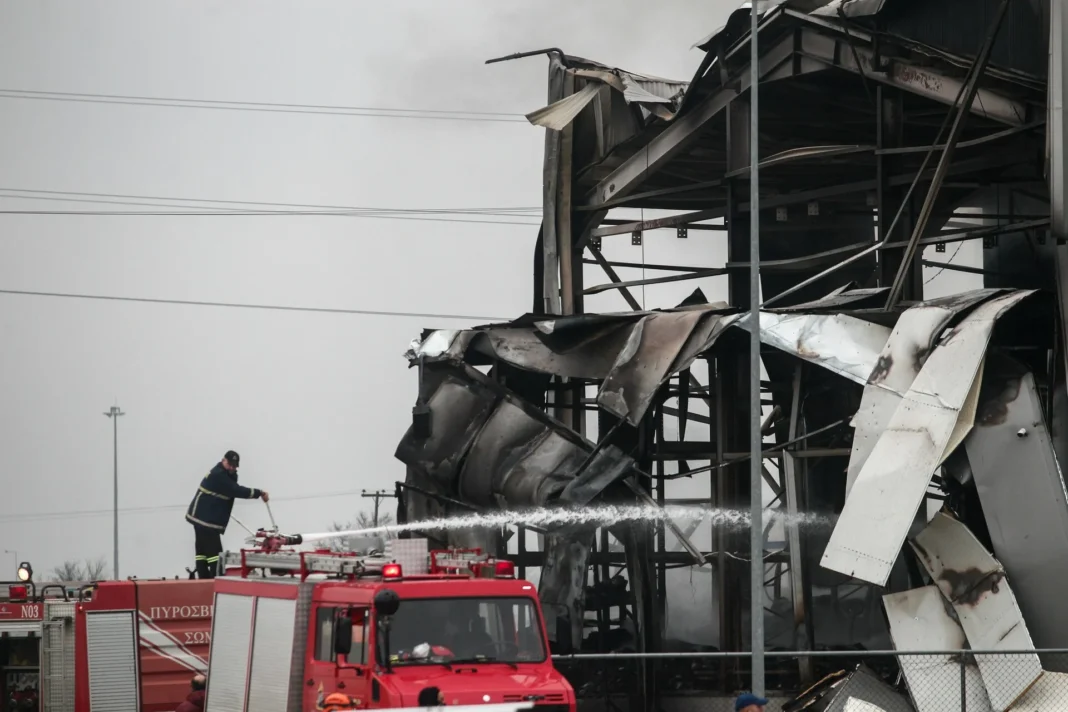 Τρίκαλα: Εντοπίστηκε και η πέμπτη σορός στο εργοστάσιο Βιολάντα – Ανοιχτά όλα τα ενδεχόμενα για τα αίτια της έκρηξης