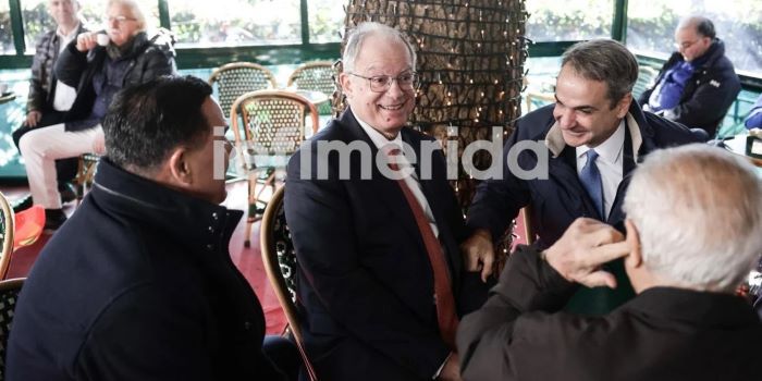 Έβγαλε… οικογενειακό νέο ο Μητσοτάκης στον πρώτο καφέ της χρονιάς με Τασούλα – Πρόταση γάμου του γιου του Κωνσταντίνου στην Σάκκαρη, γάμος το 2027