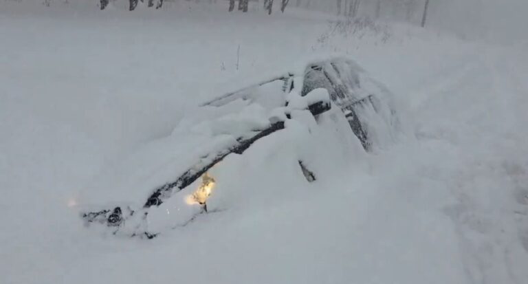 Προάστιο της Νέας Υόρκης «θάφτηκε» κάτω από ενάμιση μέτρο χιόνι