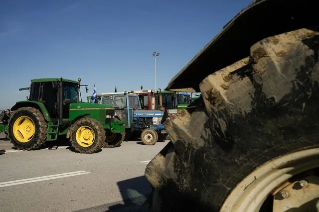 Η κυβέρνηση ανακοινώνει τα ίδια μέτρα, οι αγρότες ετοιμάζονται για μετωπική