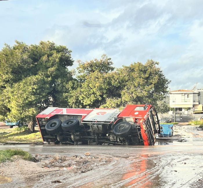«Αυτό που έγινε δεν το έχουμε ξαναζήσει», λέει ο δήμαρχος Γλυφάδας – Ζήτησε να τεθεί η πόλη σε κατάσταση εκτάκτου ανάγκης – rpn