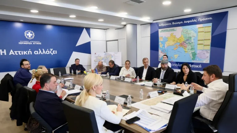 Περιφέρεια Αττικής: Σύσκεψη για τις δεξαμενές στο Πέραμα με στόχο την απομάκρυνσή τους