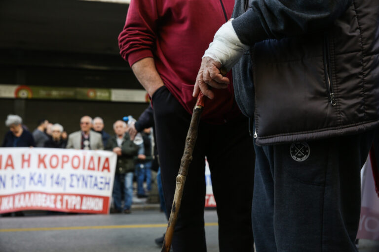 Αλαλούμ στις συντάξεις χηρείας – Λανθασμένοι υπολογισμοί και απώλειες μέχρι 110 ευρώ μηνιαίως