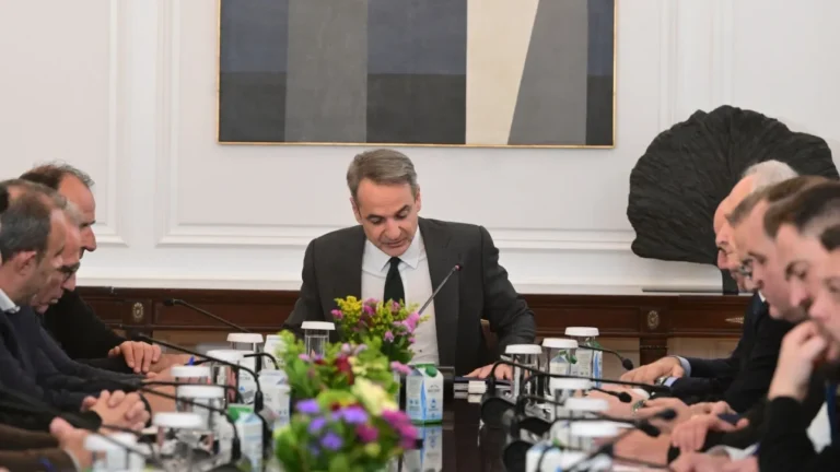 Συνάντηση Μητσοτάκη με κτηνοτρόφους – Ευλογιά αιγοπροβάτων και μέτρα βιοασφάλειας στο επίκεντρο