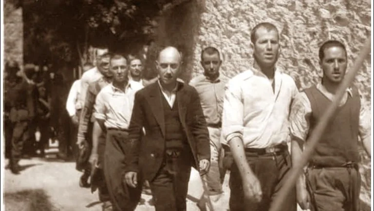 Ανακοίνωση Μενδώνη δίνει τέλος στο… θρίλερ με τα ντοκουμέντα των εκτελεσμένων στην Καισαριανή