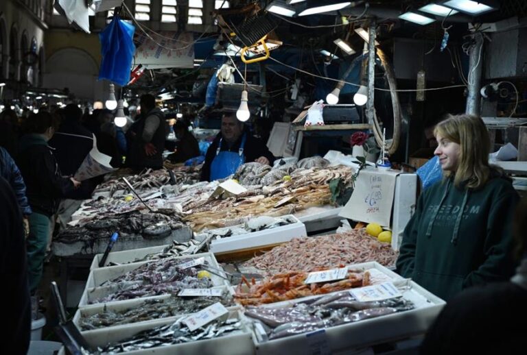 Καθαρά Δευτέρα: Πώς θα λειτουργήσουν τα σούπερ μάρκετ – Τι ισχύει για εμπορικά καταστήματα και αγορές