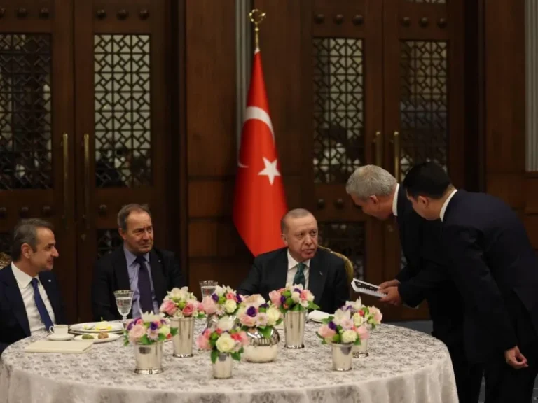 Στιγμές… παρασκηνίου από τη συνάντηση Μητσοτάκη – Ερντογάν