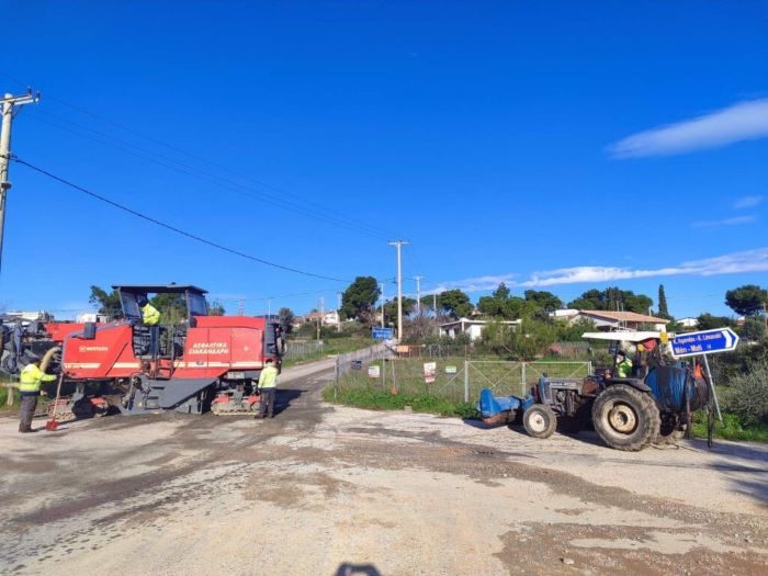 Σε πλήρη εξέλιξη οι εργασίες ασφαλτόστρωσης στο Κόκκινο Λιμανάκι