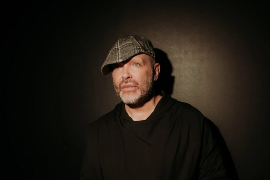 Δημήτρης Στρέπκος και Celebrity Skin