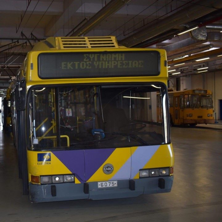 Πετράλωνα: Τρόλεϊ προσέκρουσε σε πολυκατοικία – Ελαφρά τραυματίας ο οδηγός