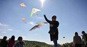 Κούλουμα στον Φιλοπάππου με σαρακοστιανά – χαρταετούς – γλέντι