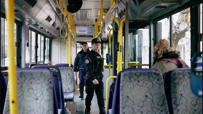 Μενίδι: Νεκρός άνδρας μέσα σε λεωφορείο – Συνελήφθη ο φίλος του