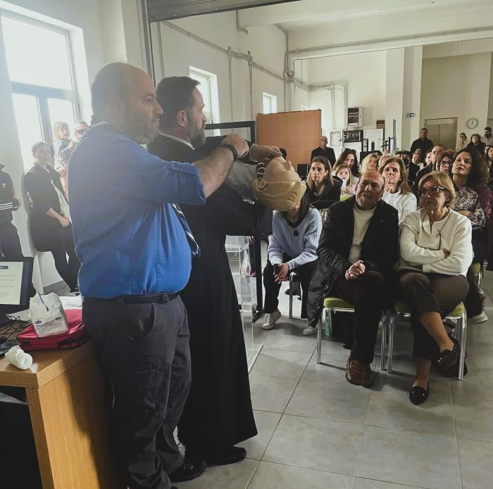 1ο Γυμνάσιο Ραφήνας: Μεγάλη συμμετοχή σε σεμινάριο Πρώτων Βοηθειών που διοργάνωσε η «Γνώση εν Πράξει»
