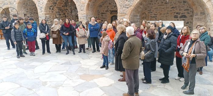 Επίσκεψη του Λυκείου Ελληνίδων Ραφήνας στη Σαλαμίνα