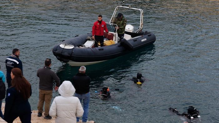 Θρίλερ στα Λιμανάκια Βουλιαγμένης: Ο αγνοούμενος δύτης και η σκοτεινή ιστορία του «Πηγαδιού του Διαβόλου»