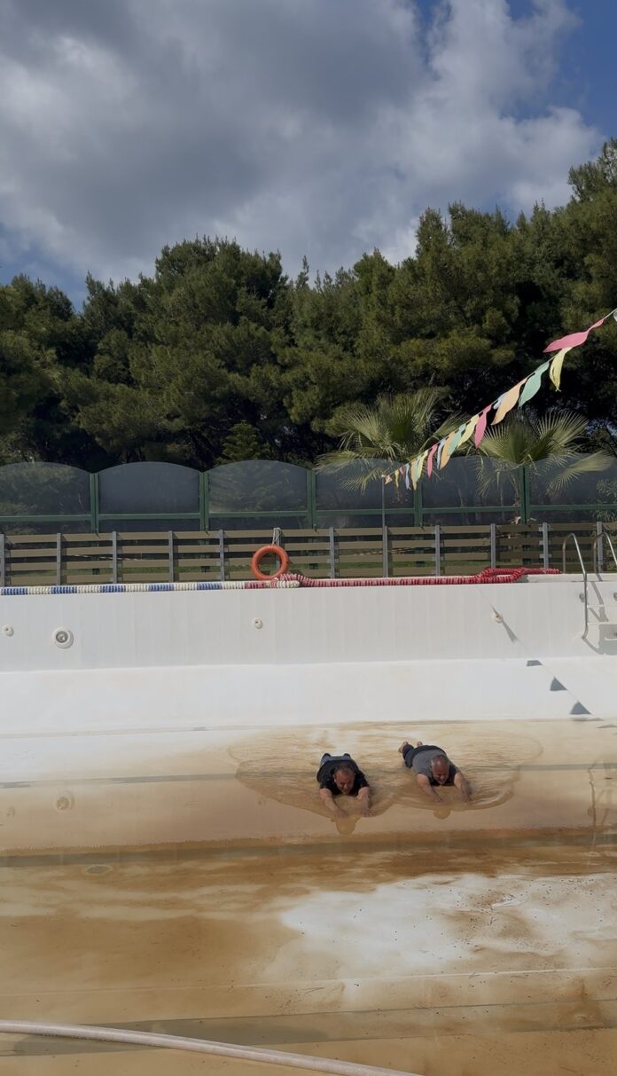 Η νέα, καινοτόμος μέθοδος καθαρισμού του κολυμβητηρίου Ραφήνας (vid)