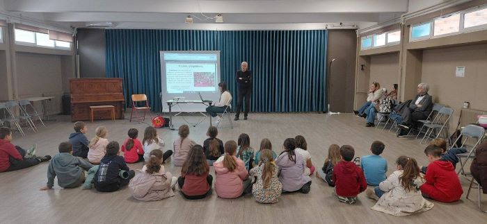 Ραφήνα: Μια γέφυρα παράδοσης και παιδικής χαράς από τον σύλλογο Τριγλιανών στο 1ο Δημοτικό