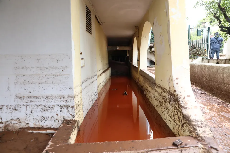 Το χρονικό της τραγωδίας στη Νέα Μάκρη: «Είχε τόσο νερό που δεν τον βλέπαμε»