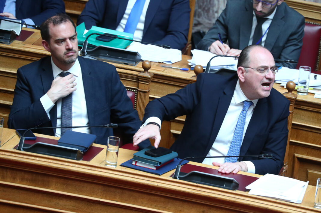 Έντονο επεισόδιο στη Βουλή μεταξύ Λαζαρίδη και Πολάκη – Βαριές κουβέντες: σαπίλα/σκασμός/πού είναι τα λεφτά που τρώγατε;