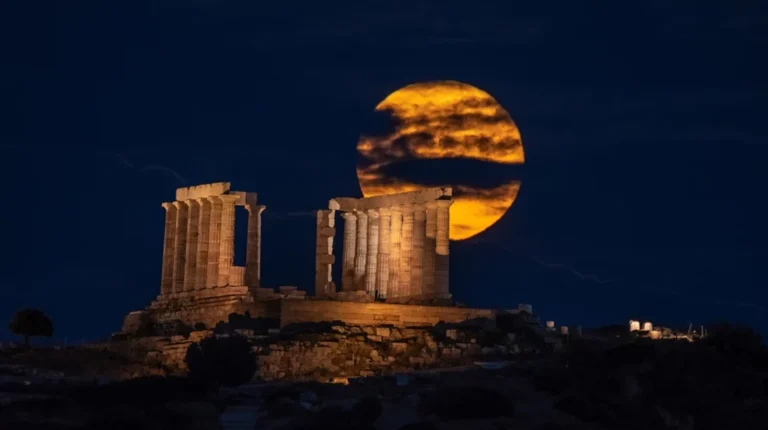 «Πανσέληνος των Λουλουδιών» και «Μπλε Σελήνη»: Συμβολισμοί Πανσέληνων του Μάη