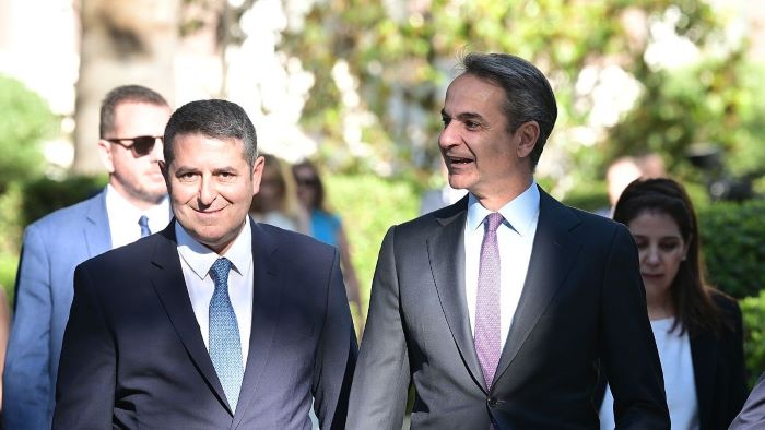 Διασωληνωμένος στη ΜΕΘ ο Γιώργος Μυλωνάκης – Στον Ευαγγελισμό ο Κυριάκος Μητσοτάκης