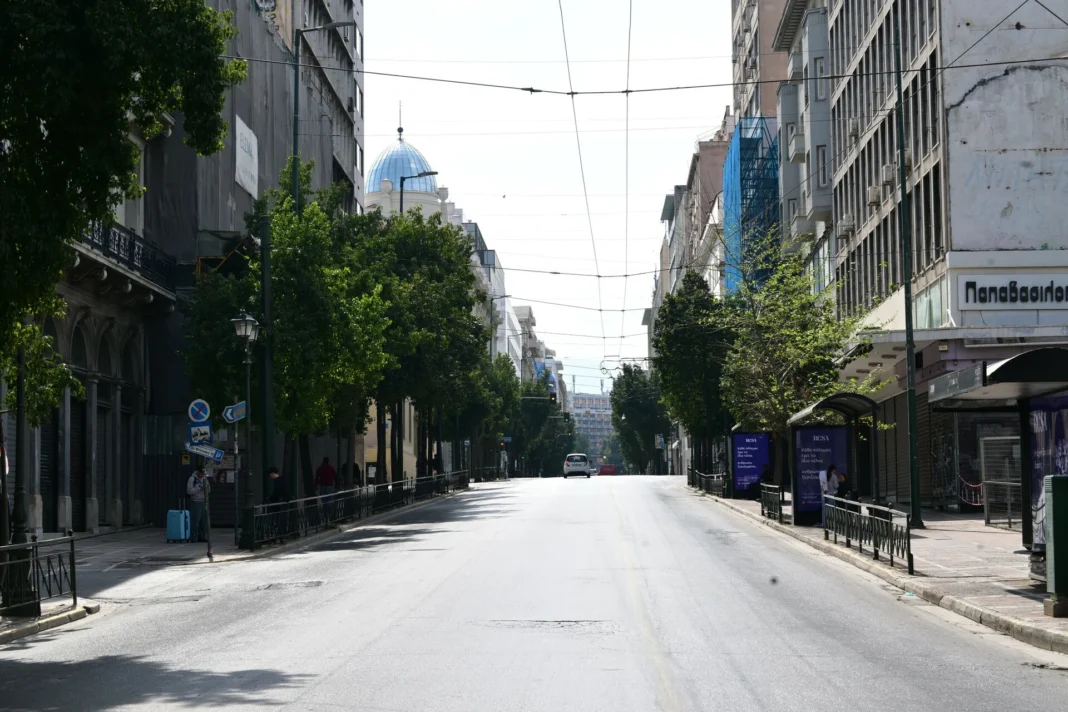 Έρημη πόλη η Αθήνα ανήμερα της Κυριακής του Πάσχα