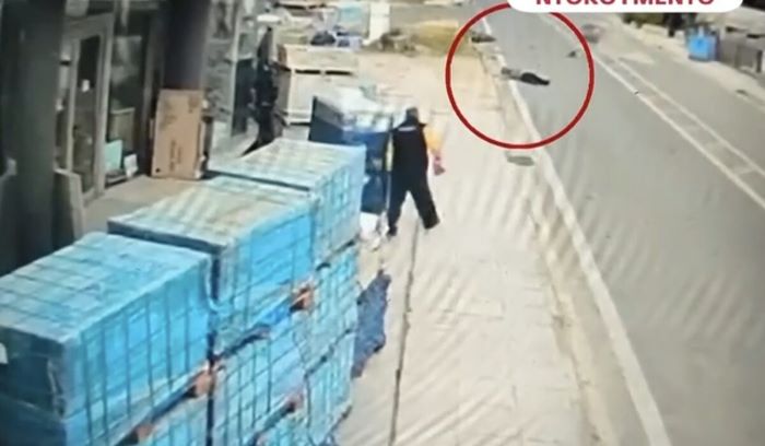 Tροχαίο με εγκατάλειψη στην Αρτέμιδα: Άφησε τον 18χρονο μοτοσυκλετιστή στην άσφαλτο ο οδηγός