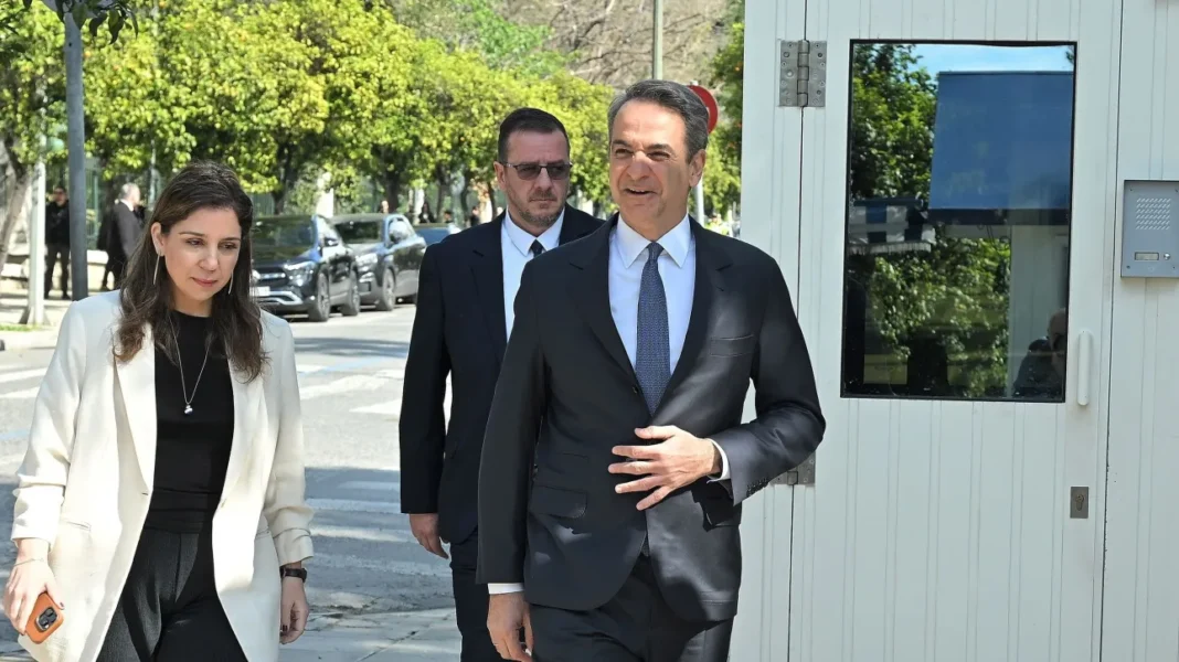 Επίσκεψη του Πρωθυπουργού στο Γηροκομείο Αθηνών – Συνοδευόταν από την κόρη του, Σοφία