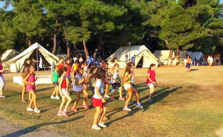 Δήμος Αθηναίων: Άνοιξαν οι εγγραφές για τις Παιδικές Κατασκηνώσεις – Οι περίοδοι φιλοξενίας