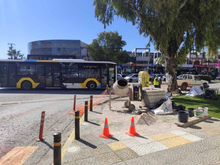 Παρεμβάσεις στη Ραφήνα για τη βελτίωση των πεζοδρομίων