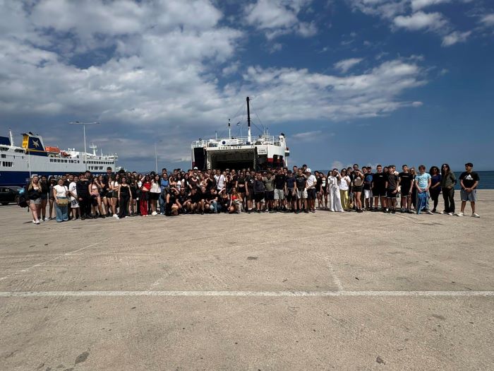 Μαρμάρι με χαμόγελα και συγκίνηση για τους μαθητές της Γ’ τάξης του 1ου Γυμνασίου Ραφήνας