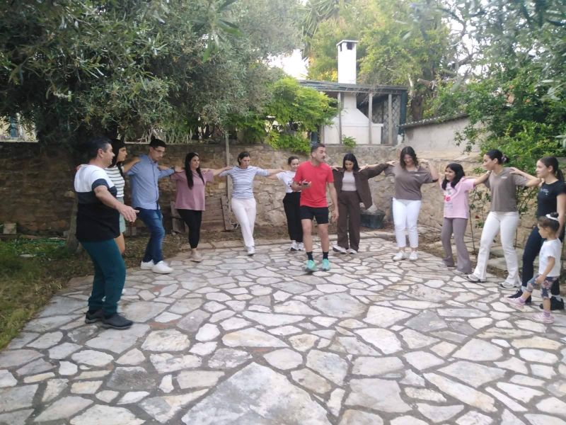 Ο Σύλλογος Τριγλιανών Ραφήνας παρουσίασε τη δική του χορευτική ομάδα